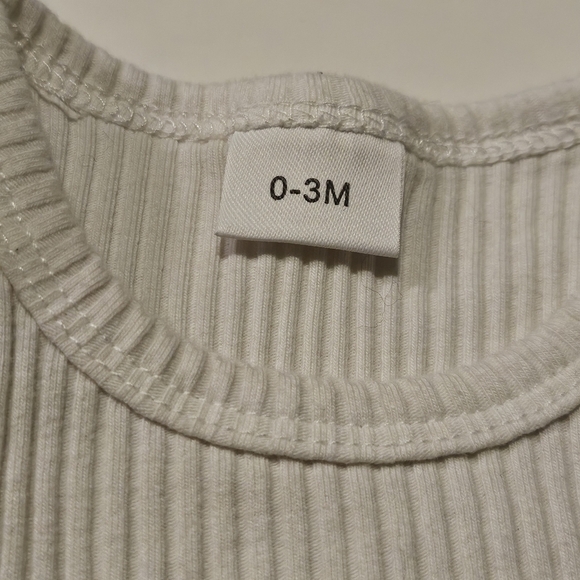 I Got It From My Mama Ruffled Sleeve White & Gold Ribbed Onsie Size 0-3 months - Picture 5 of 5